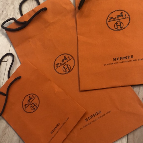 HERMES SHOPPING BAGS, HERMES Paper Shopping Bags, a set of 3 - Picture 6 of 8
